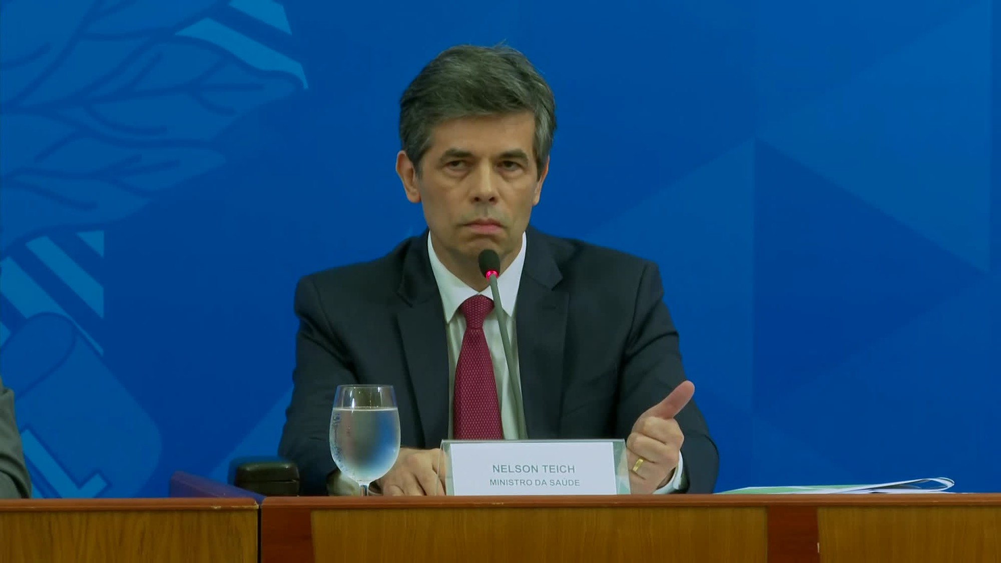 Ministro diz que prepara 'programa de saída' para cidades e estados que adotam isolamento contra a Covid-19